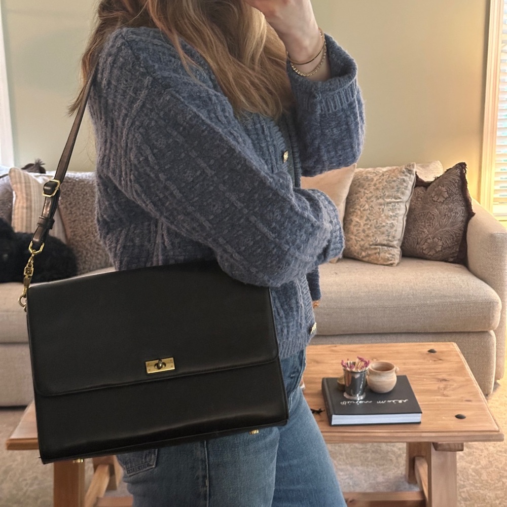 Elegant Black Leather Shoulder Bag
